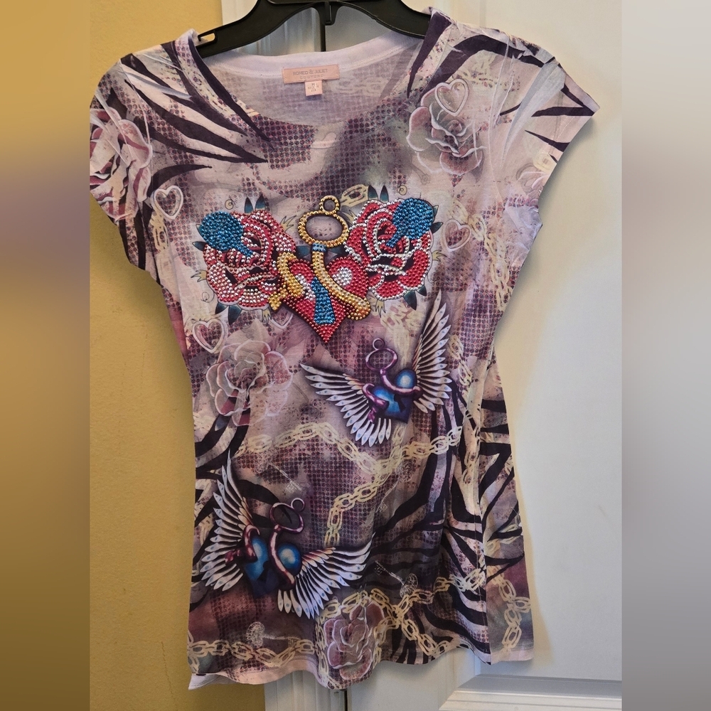 Romeo & Juliet Couture Y2k Graphic Fitted T-Shirt Blue Red With Colorful Beading